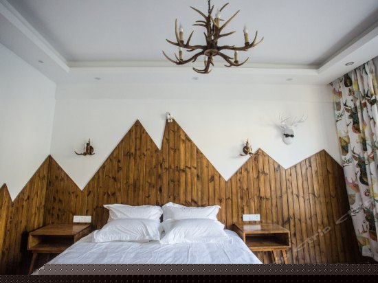 木落望山大床房