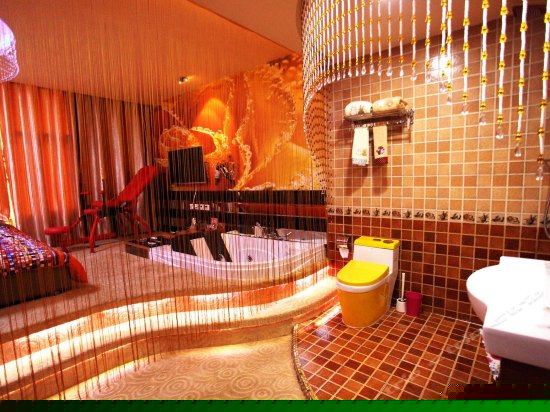 豪华按摩浴缸房