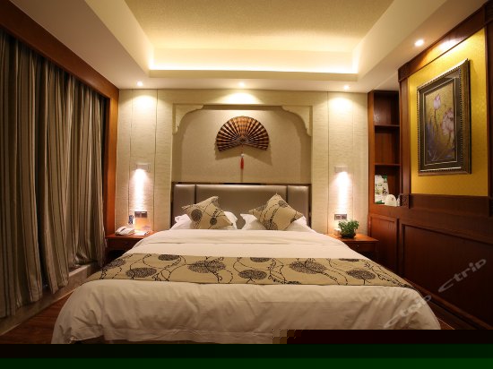 豪华大床间