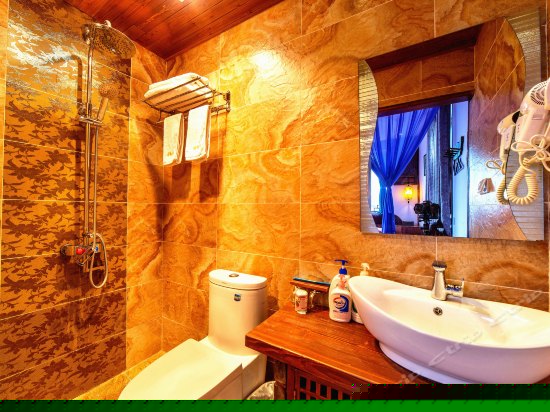 豪华蜜月圆床房