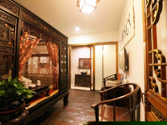 豪华龙凤架子床房