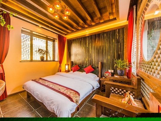 大业店典雅蜜月小套房