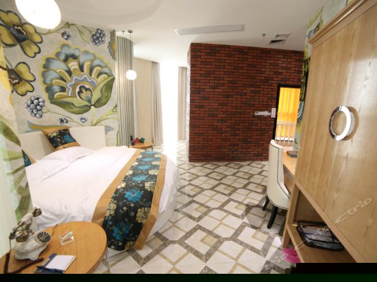 水晶之恋圆床房