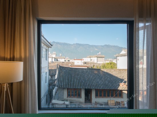 山景榻榻米大床房