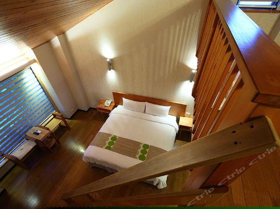 亲子阁楼四人房