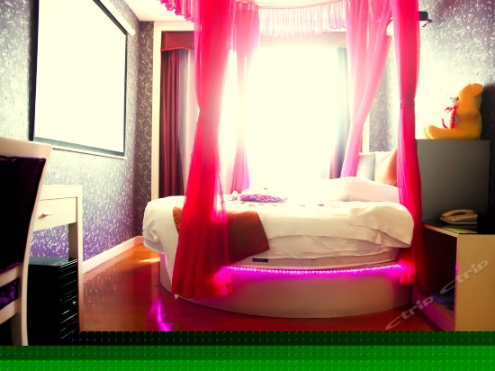 影院圆床豪华情侣房