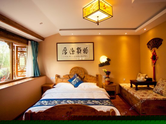 二楼豪华墨韵家庭房