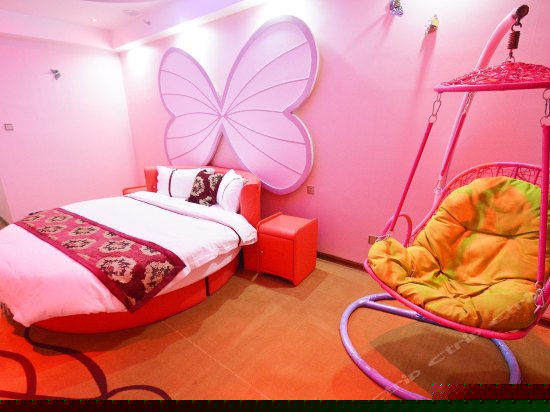 温馨情侣圆床房