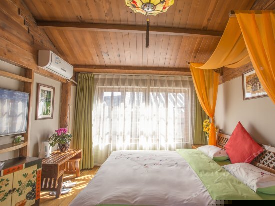 阳光大床房（簪花)