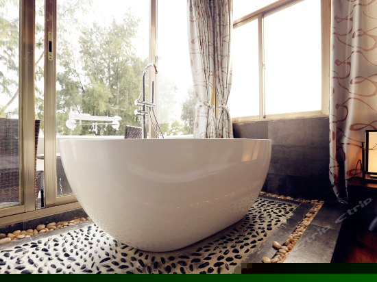 180℃阳台海景日出房