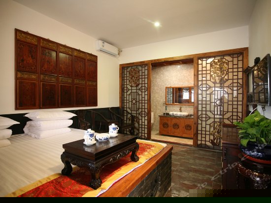 豪华窑洞土炕房