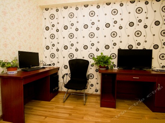 温馨电脑家庭房