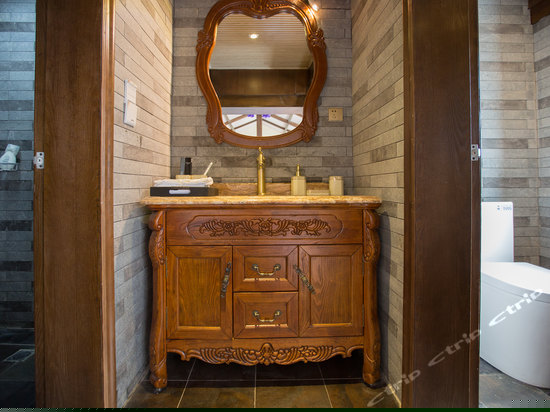 二楼东南亚大床