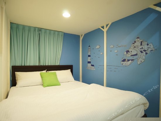 乡村风格温馨四人房