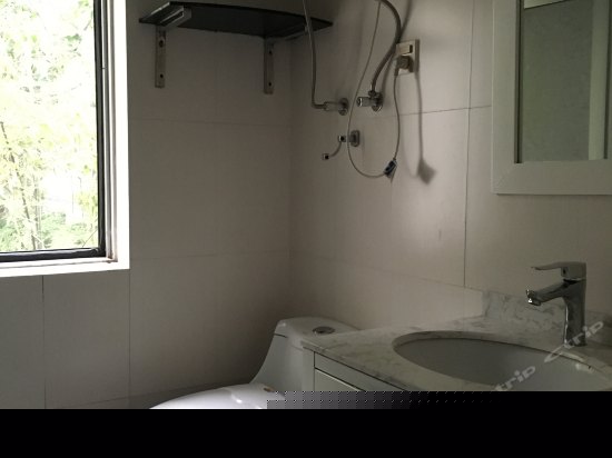 室外独卫三人间C