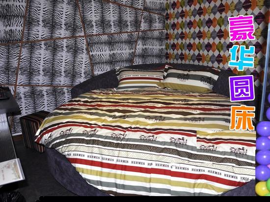 豪华圆床房