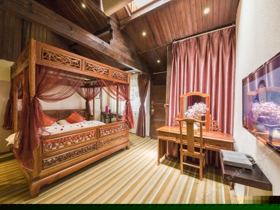 201佳偶天成 龙床房