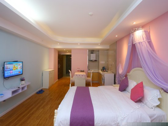 粉色梦幻大床房