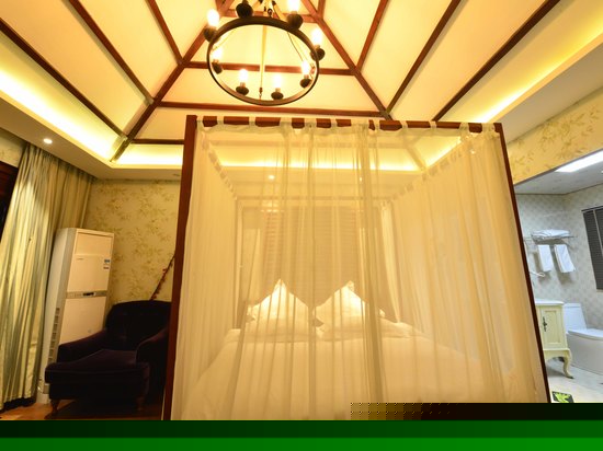 临水阳台大床房