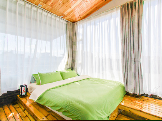 阳光榻榻米景观房