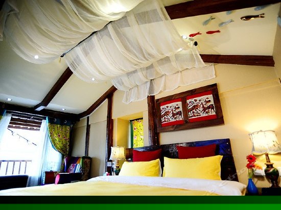 花满楼豪华民族大床房