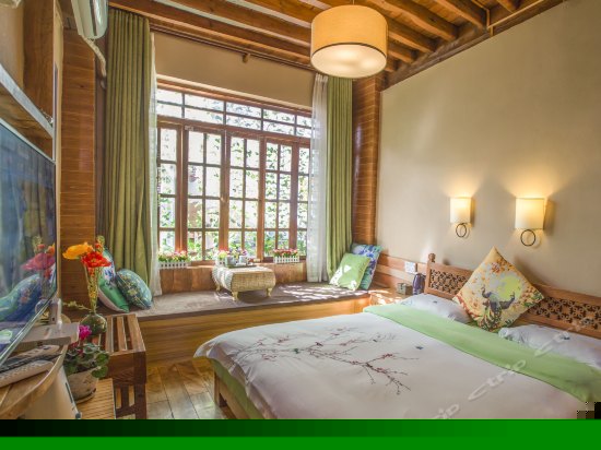 庭院阳光大床房