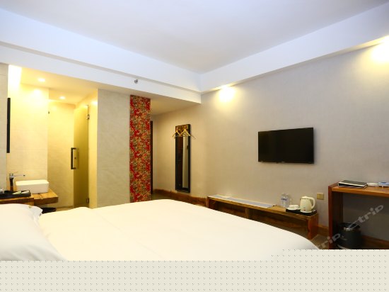 月上梅梢大床房