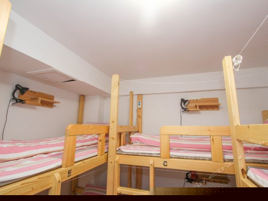 女生六人间(床位)(公卫)