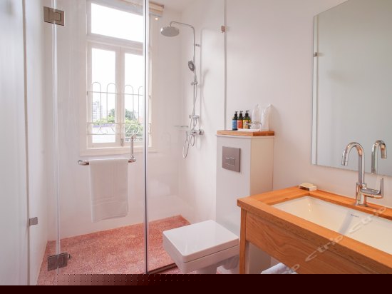 204两面园景中床房