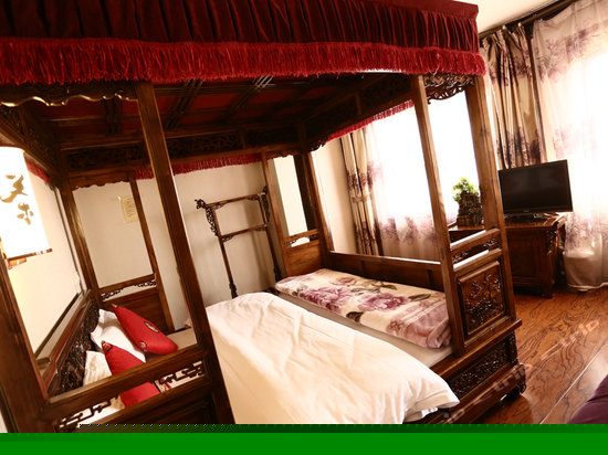 豪华雕花大床房