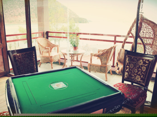 尊享湖景星空阁楼房