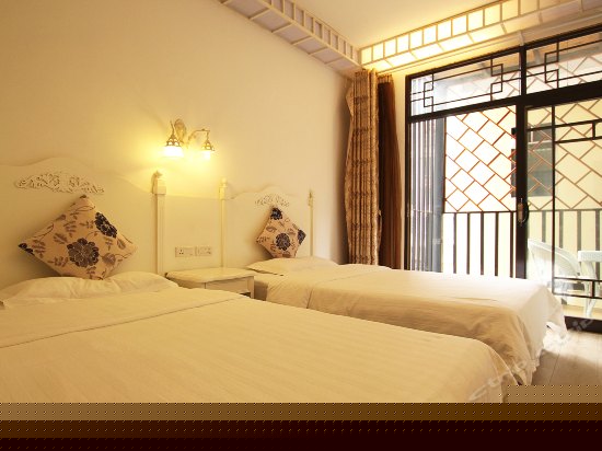 欧式阳台双人房