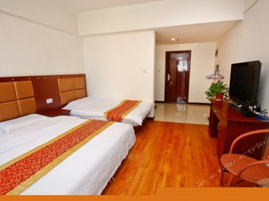 温馨电脑家庭房