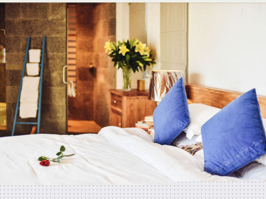 S202宽面海景露台家庭套房