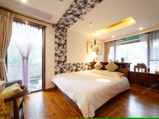 静兑（水墨香荷房）