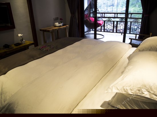 豪华江景大床房