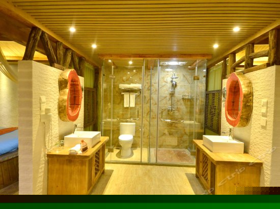 温馨情侣圆床房