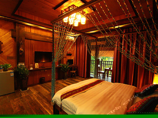 豪华风情大床房