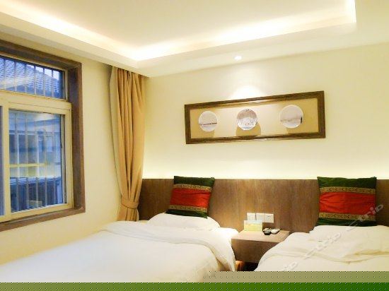 温馨家庭双床房（203）