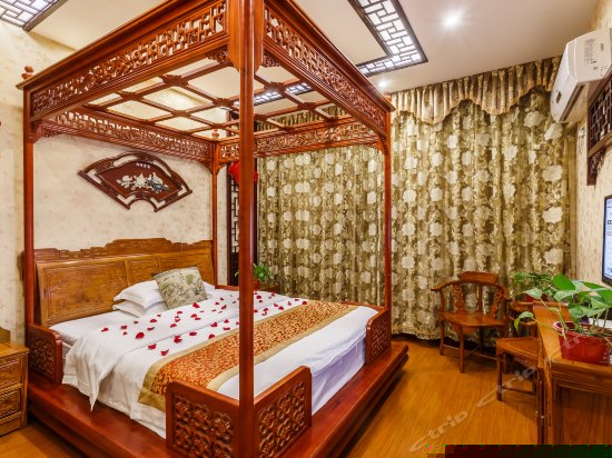 经典雕花奢侈大床房