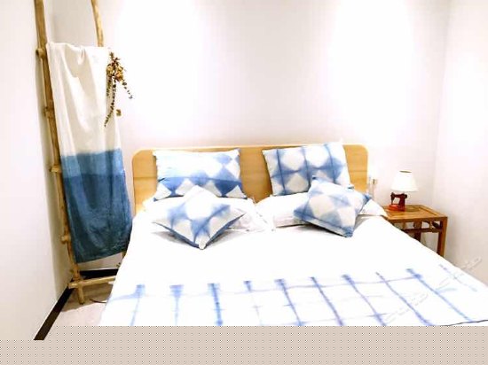 全景天窗豪华独卫大床房杜若