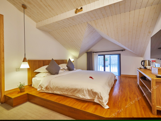 山景露台亲子房