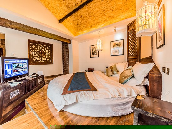 新妆蜜月圆床房