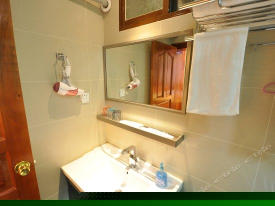 温馨家庭双床房107