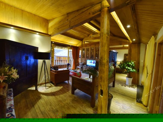 阳光豪华大床房