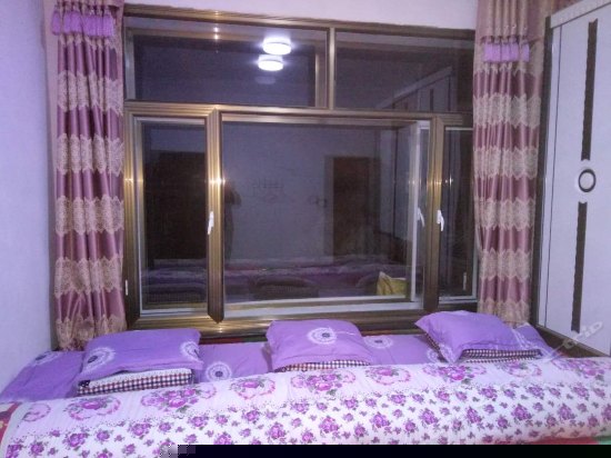 三人火炕房(床位)