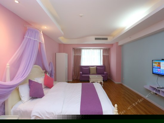 粉色梦幻大床房