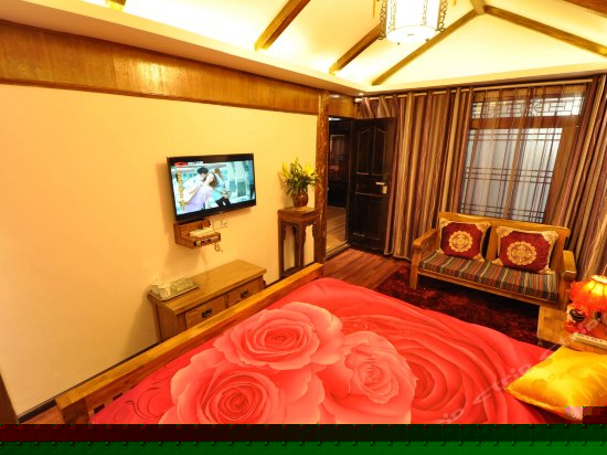 阳光蜜月大床房202