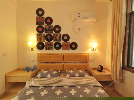 摇滚时代大床房