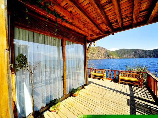 全湖景情侣蜜月房